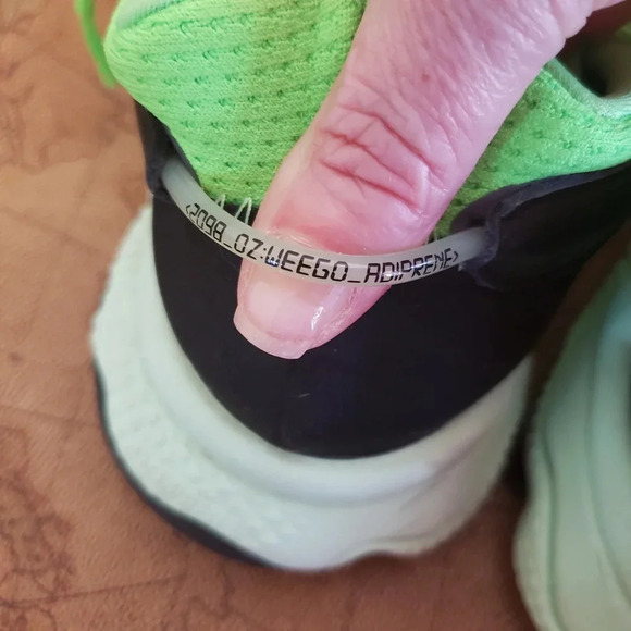 *ADIDAS  Originals OZWEEGO, Acid green, size 9.5 - Picture 10 of 11